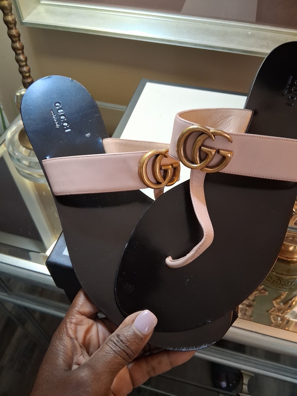 Gucci Pink Leather GG Thong Sandals with Gold Hardware - Picture 2 of 7